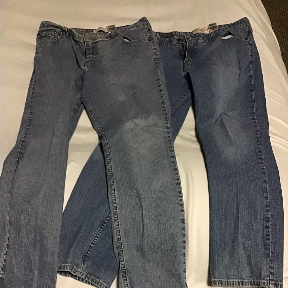 2 pairs of blue jeans
